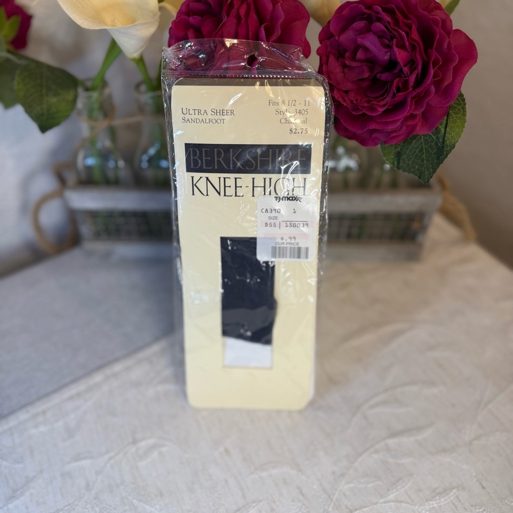 Vintage Berkshire Ultra Sheer Sandalfoot Knee Highs Charcoal 8 1/2 -‎ 11